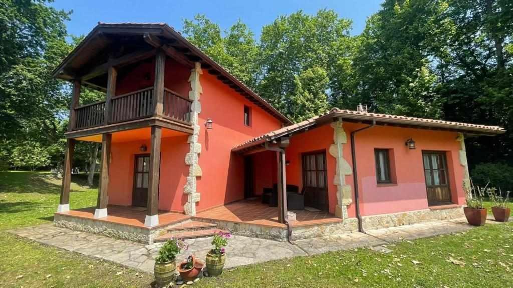 Llanes Villa con Piscina y Jardín – Las Ardillas
