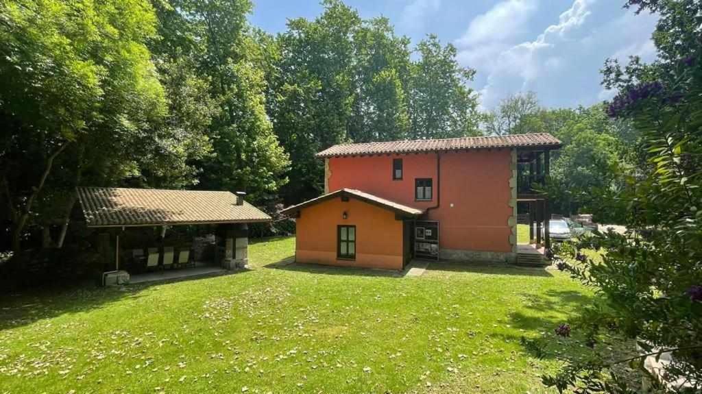 Llanes Villa con Piscina y Jardín – Las Ardillas