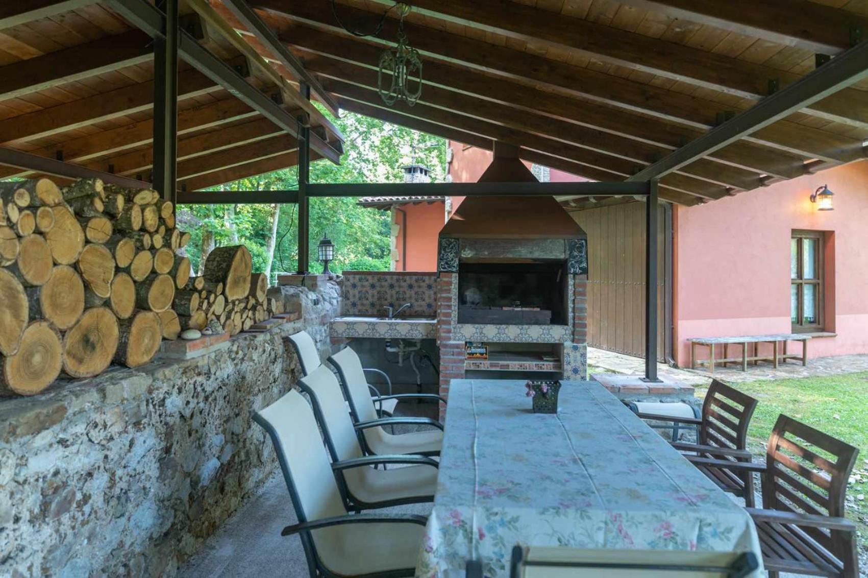 Llanes Villa con Piscina y Jardín – Las Ardillas