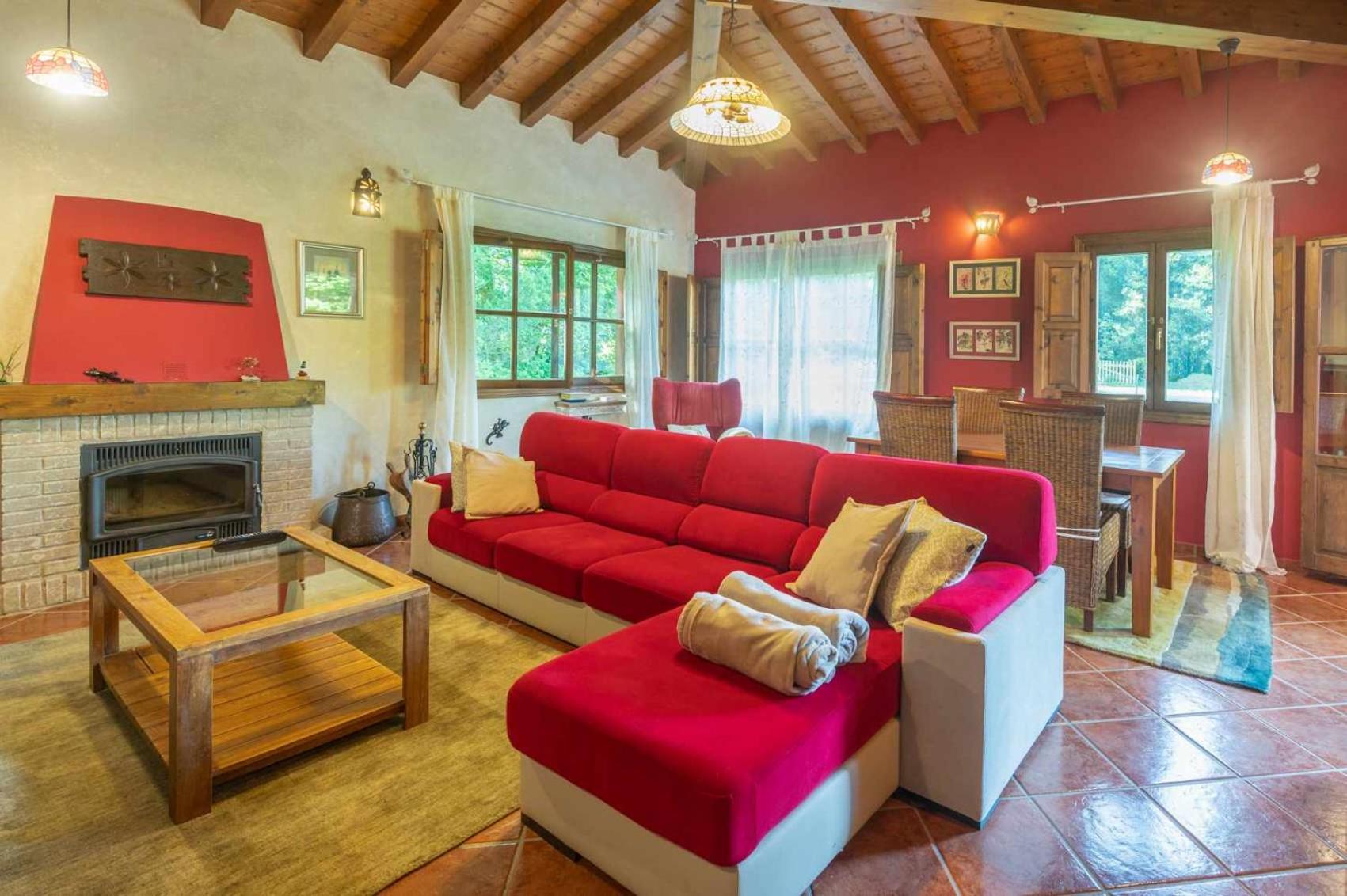 Llanes Villa con Piscina y Jardín – Las Ardillas