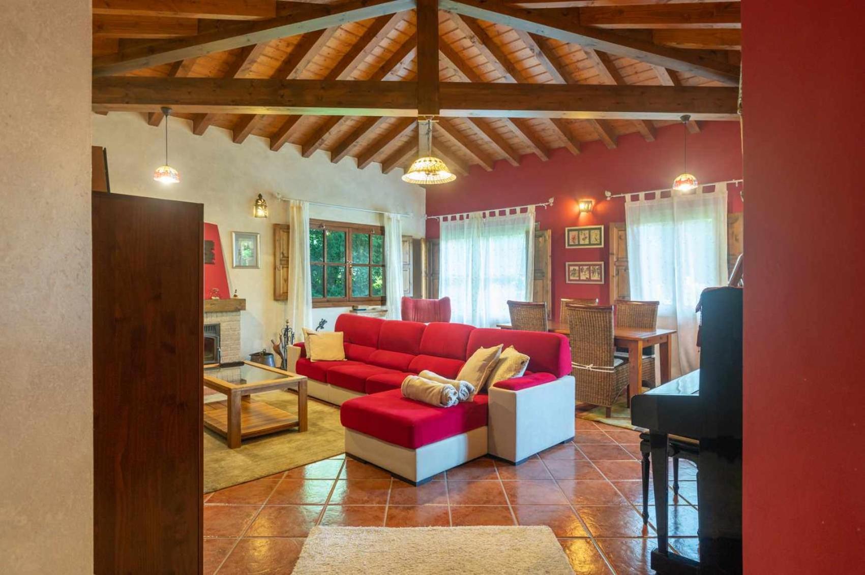 Llanes Villa con Piscina y Jardín – Las Ardillas