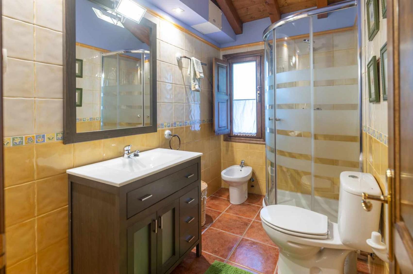 Llanes Villa con Piscina y Jardín – Las Ardillas