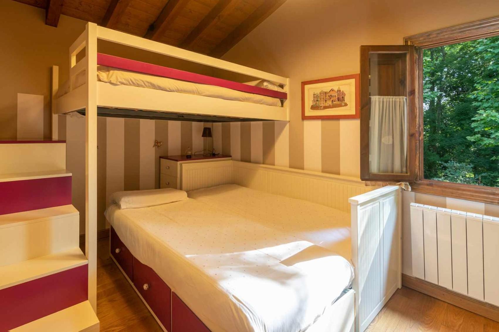 Llanes Villa con Piscina y Jardín – Las Ardillas