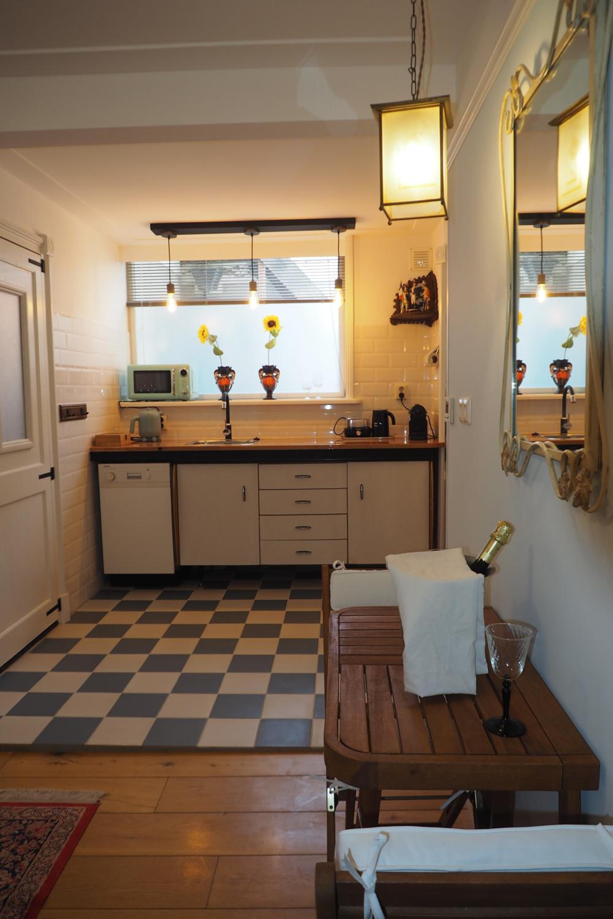B&B Bureau Warmoesstraat view 3