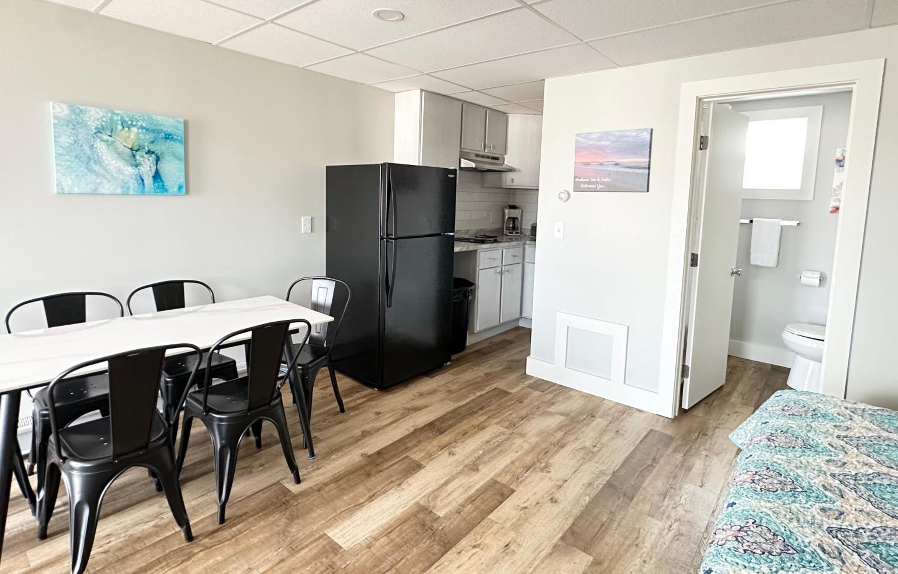 Abellona Inn & Suites
