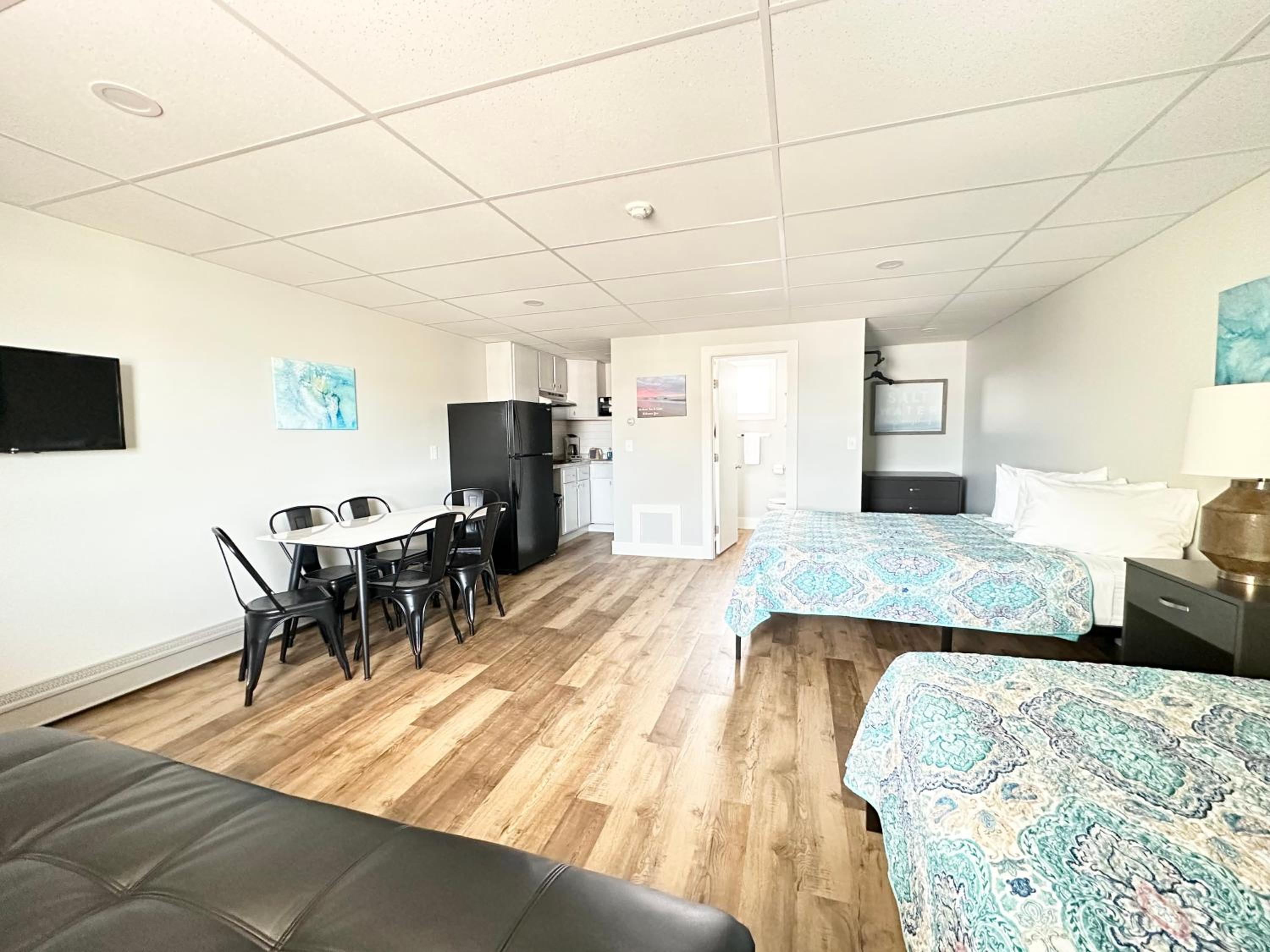 Abellona Inn & Suites