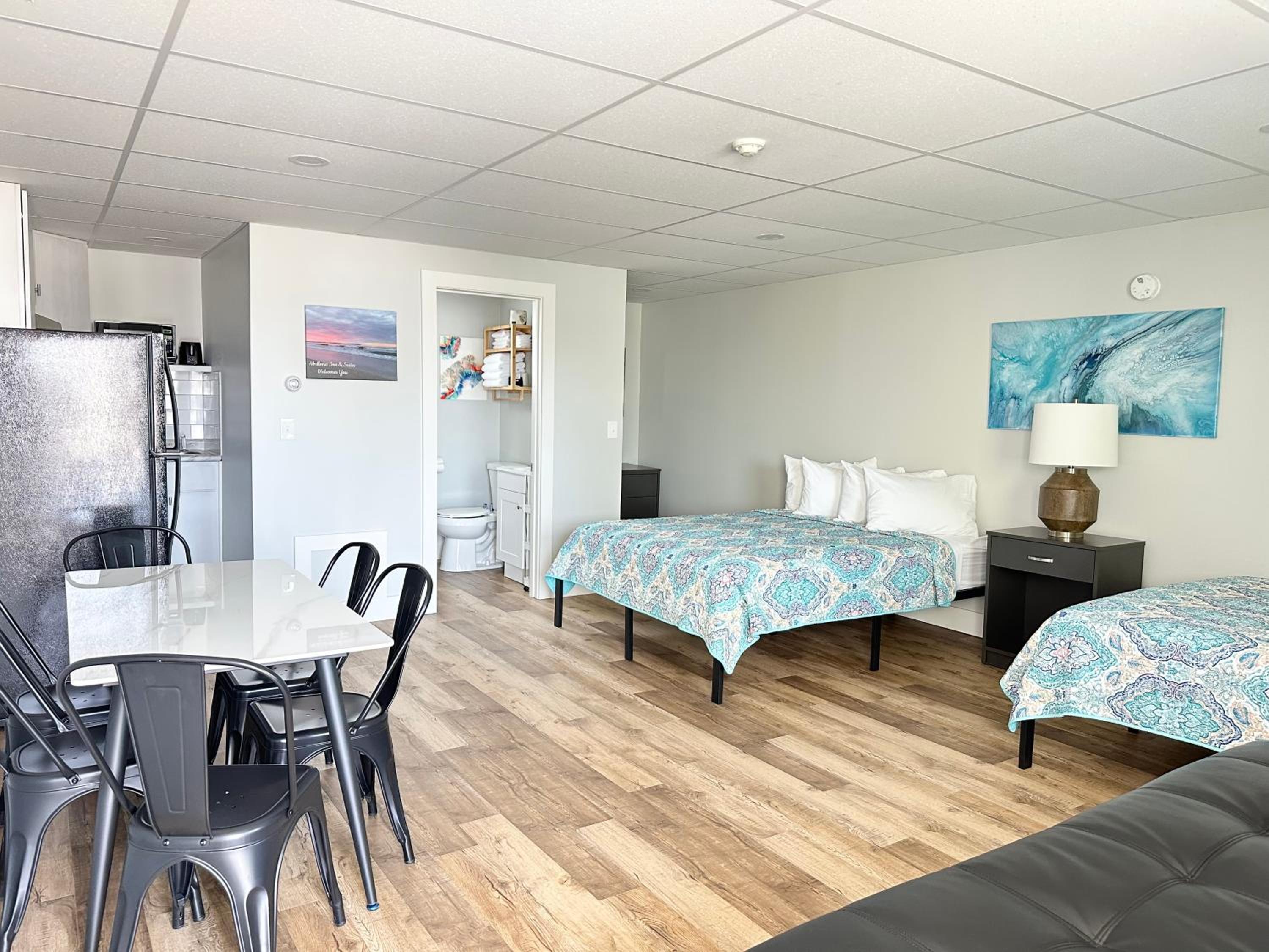 Abellona Inn & Suites