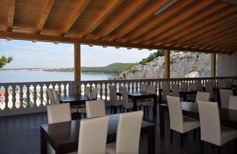 ARIA Mobile Home, Oaza Mira 5 Star Camping, Dalmatia view 3