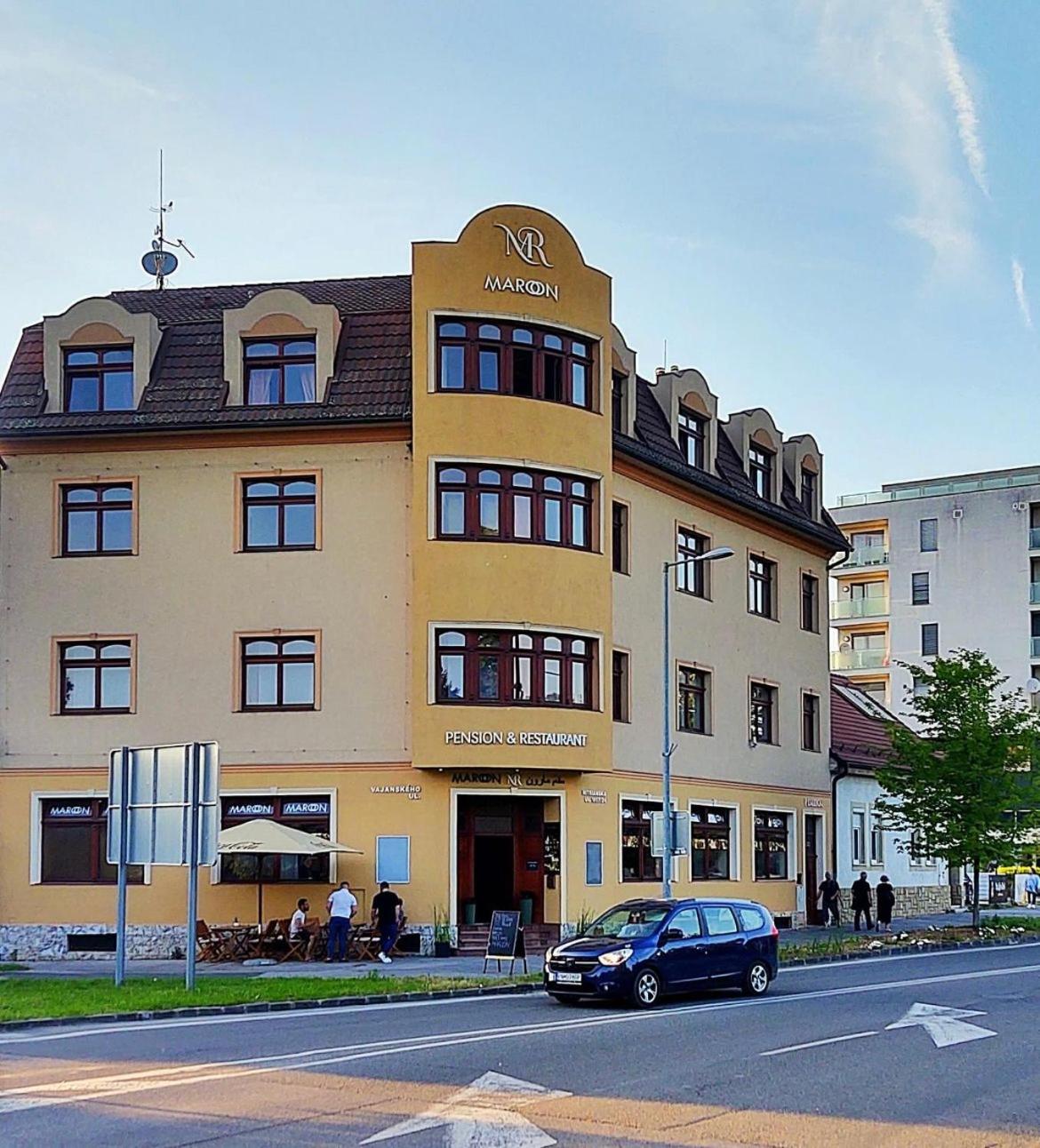 Maroon pension