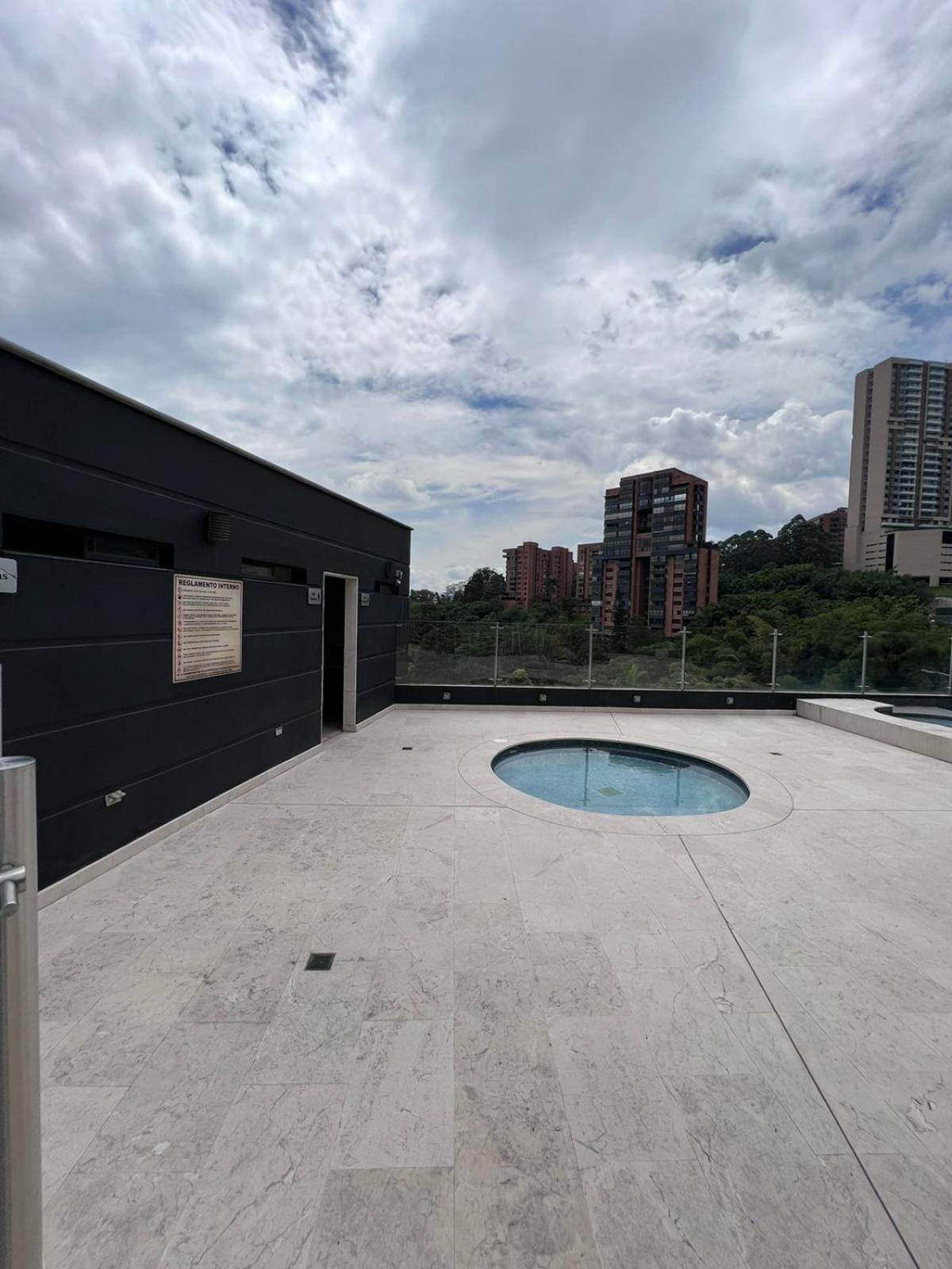 Spacious Apartments with High views from Poblado