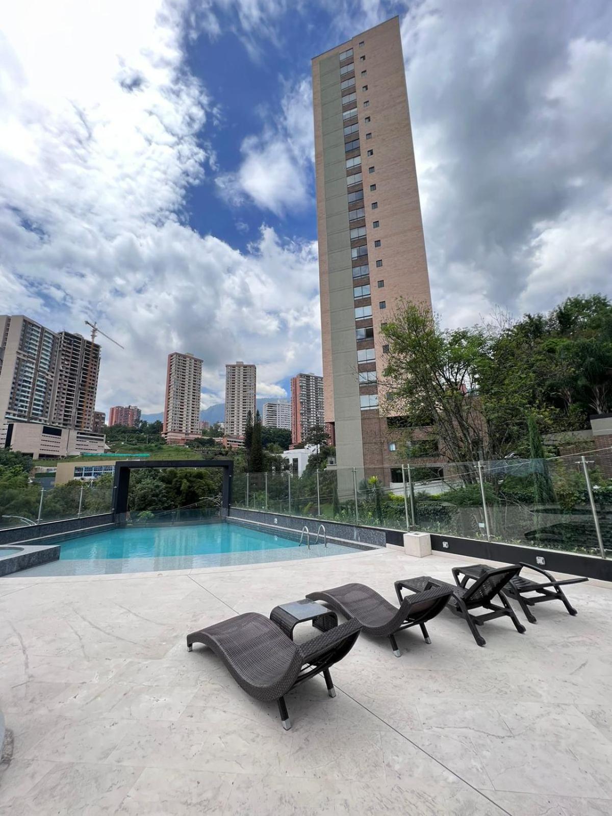 Spacious Apartments with High views from Poblado