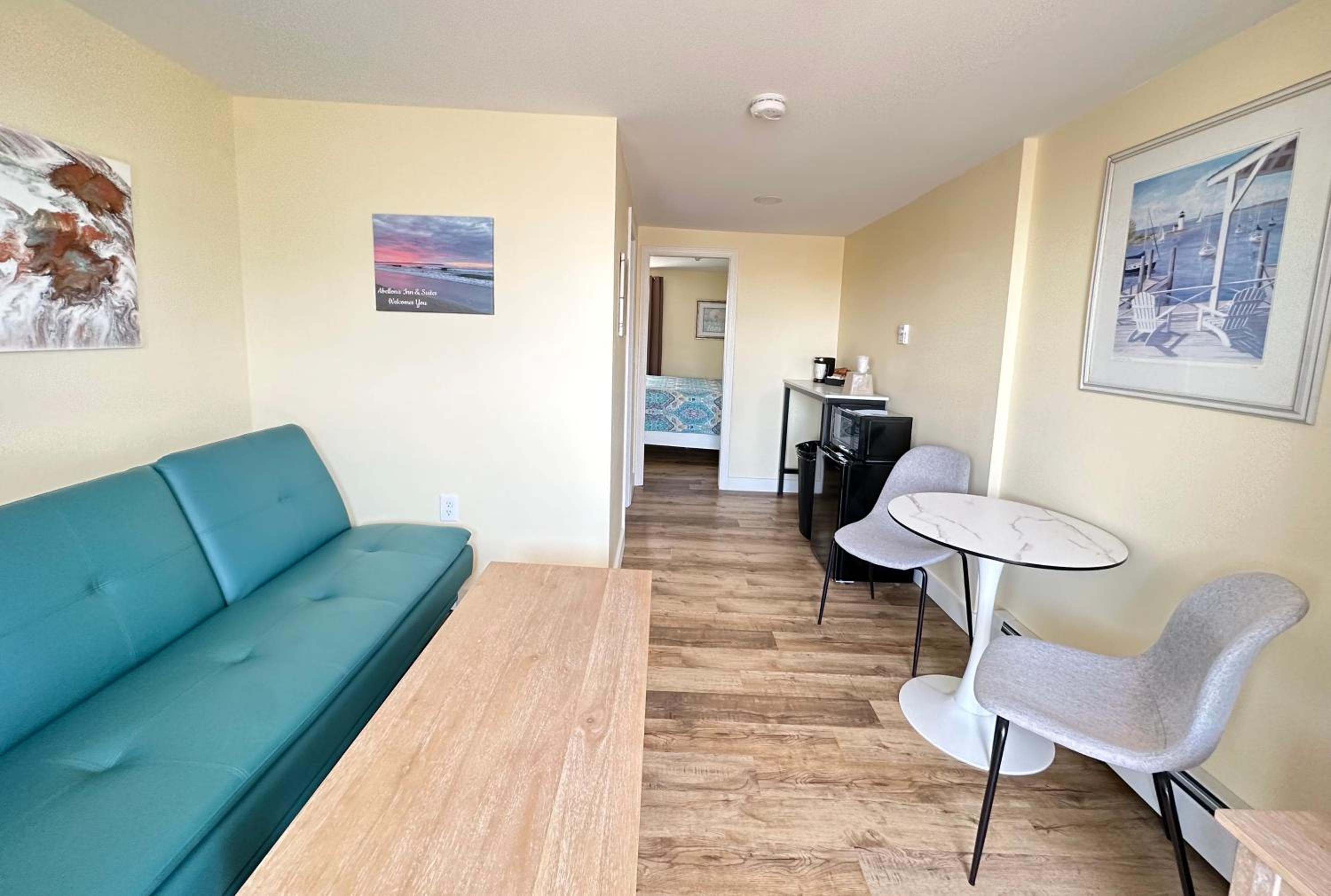 Abellona Inn & Suites