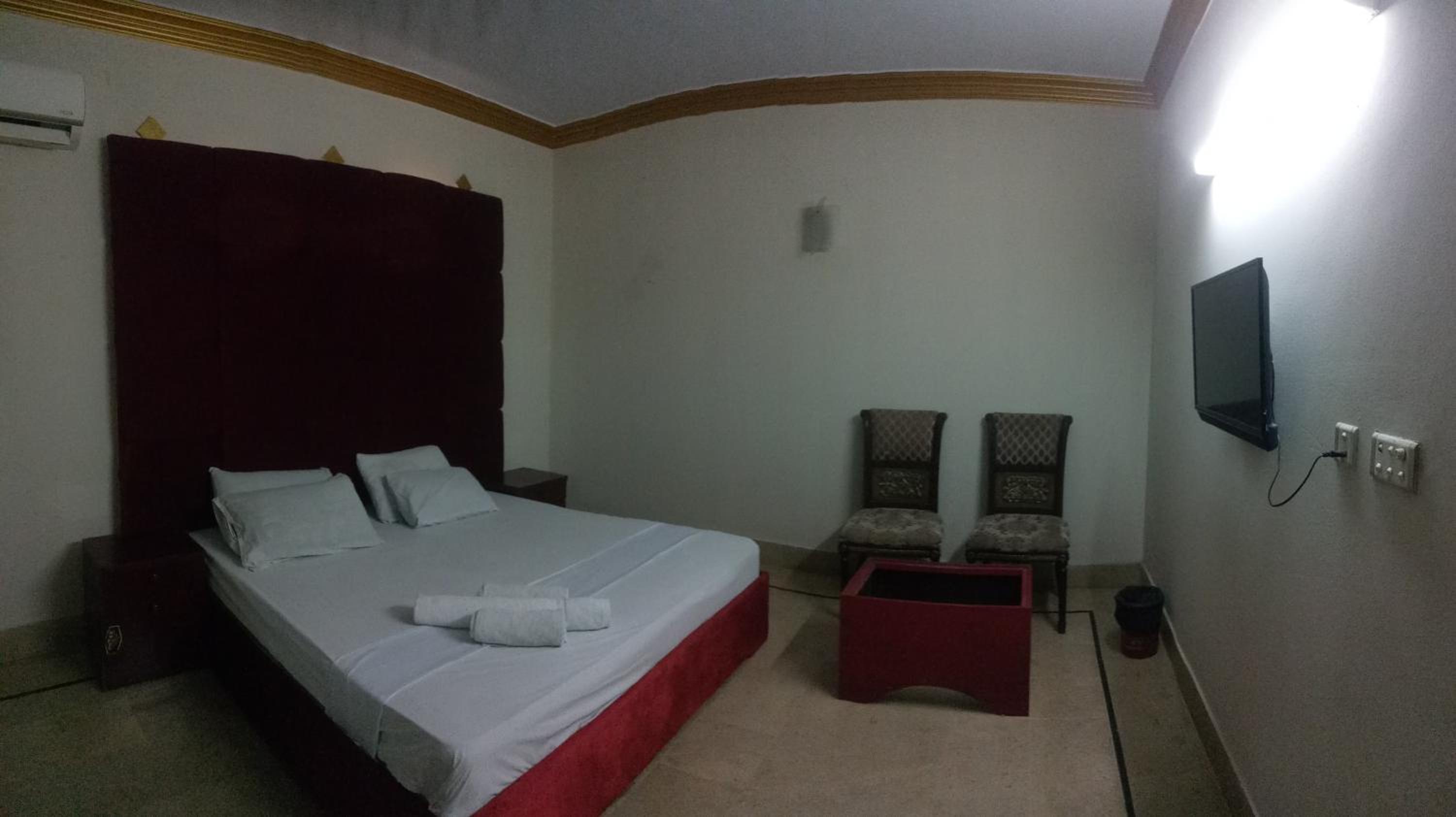 Foto 32 de 44 de Hotel Crown Plaza, Near Karachi Airport, Darul sehat Hospital, Dow, Agha khan and Liaqat Hospital