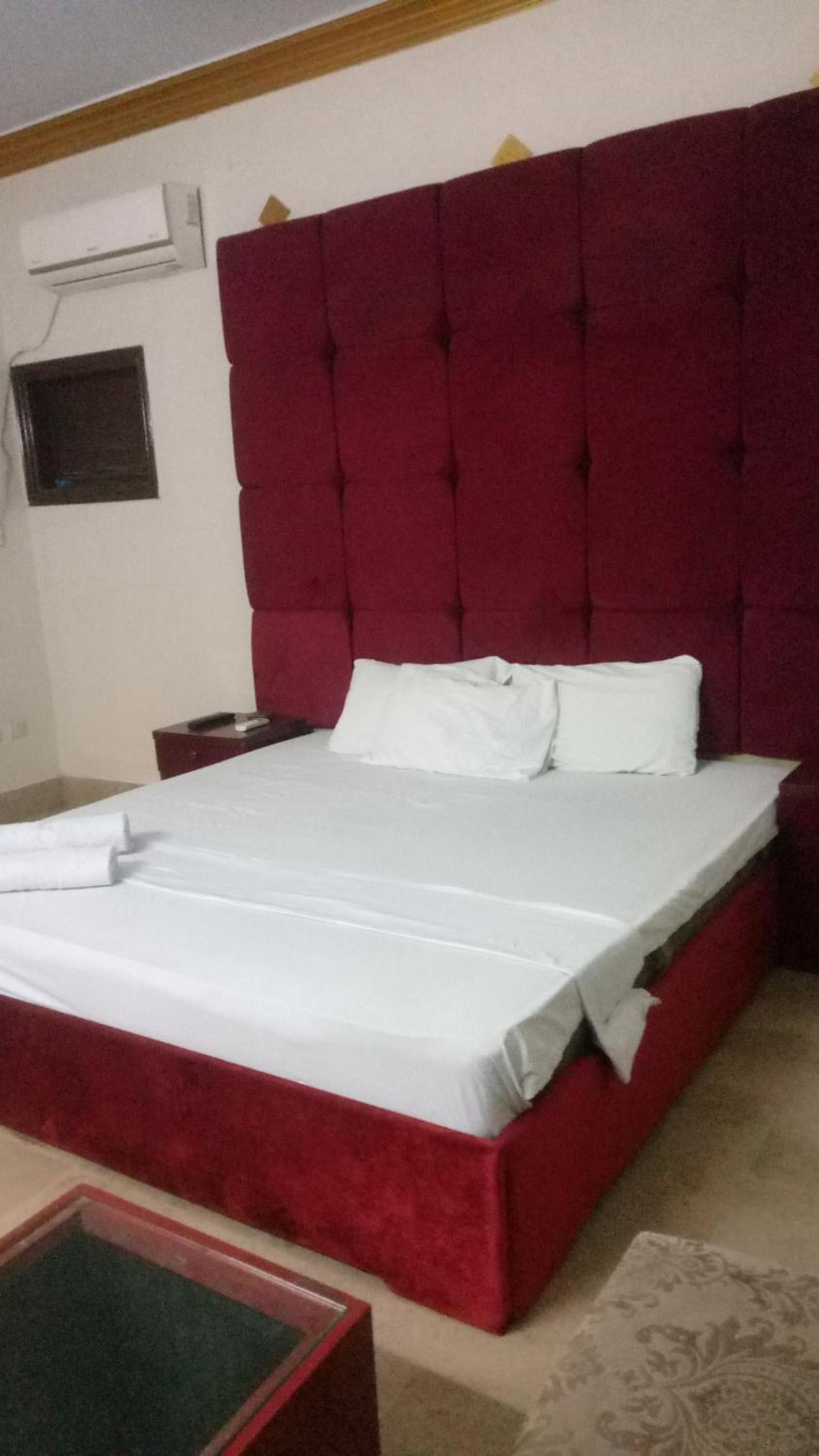 Foto 10 de 44 de Hotel Crown Plaza, Near Karachi Airport, Darul sehat Hospital, Dow, Agha khan and Liaqat Hospital