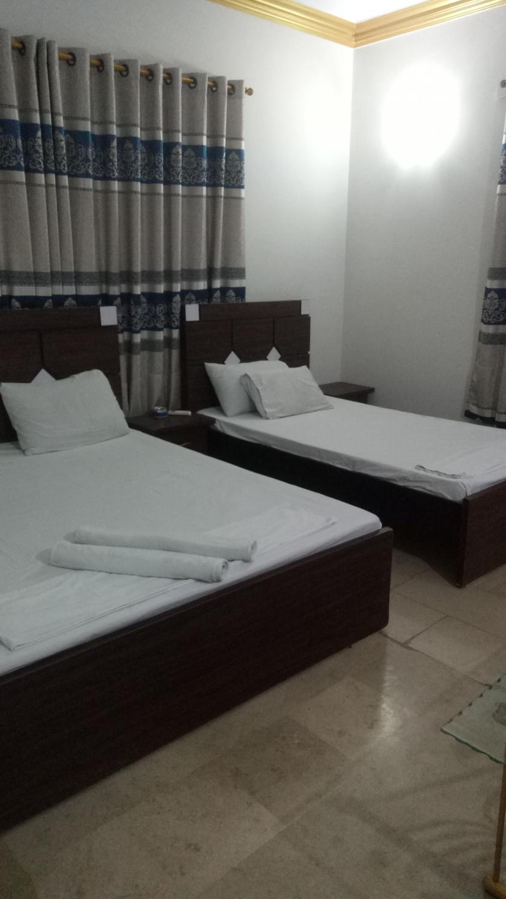 Foto 35 de 44 de Hotel Crown Plaza, Near Karachi Airport, Darul sehat Hospital, Dow, Agha khan and Liaqat Hospital