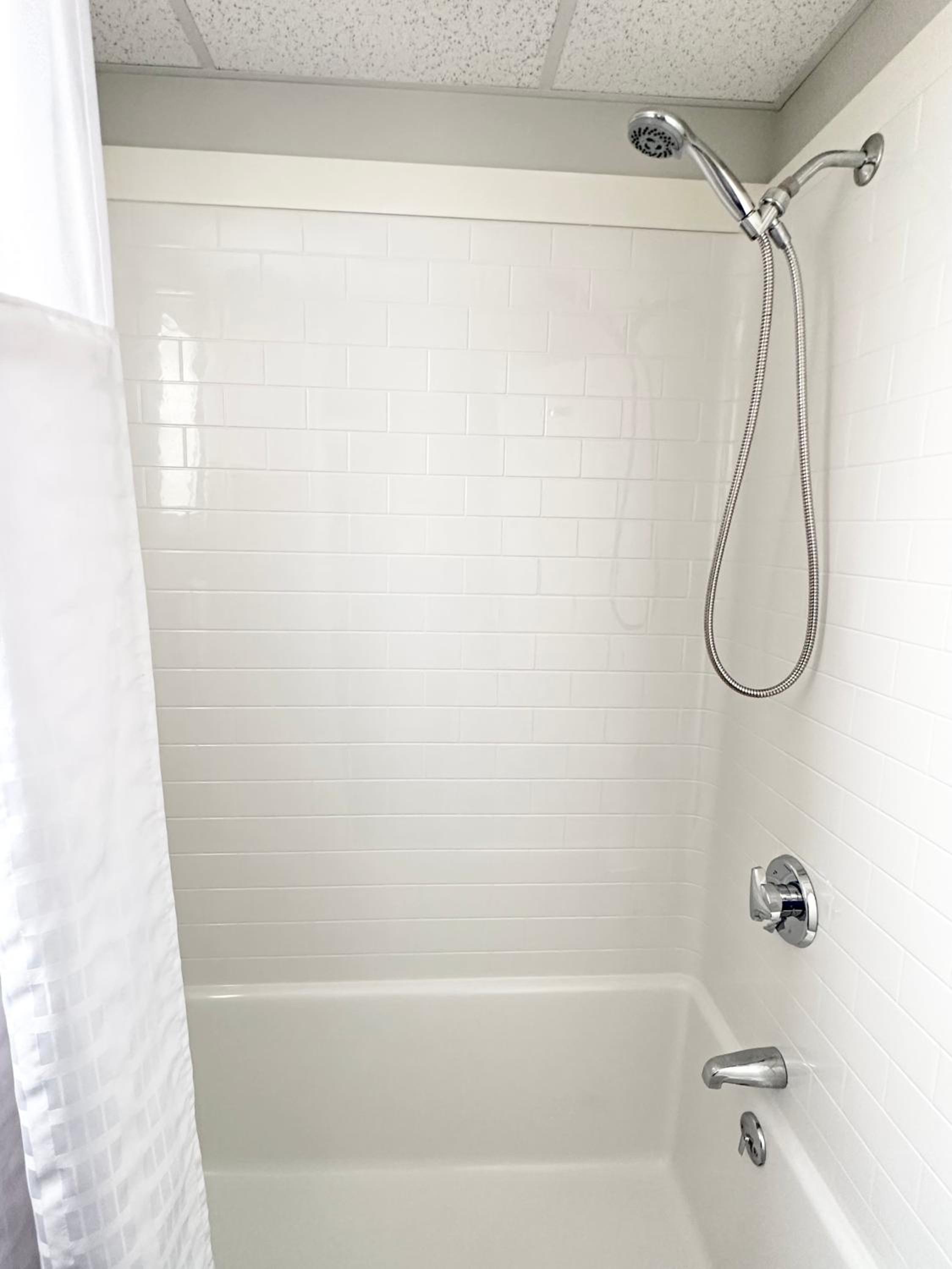 Abellona Inn & Suites