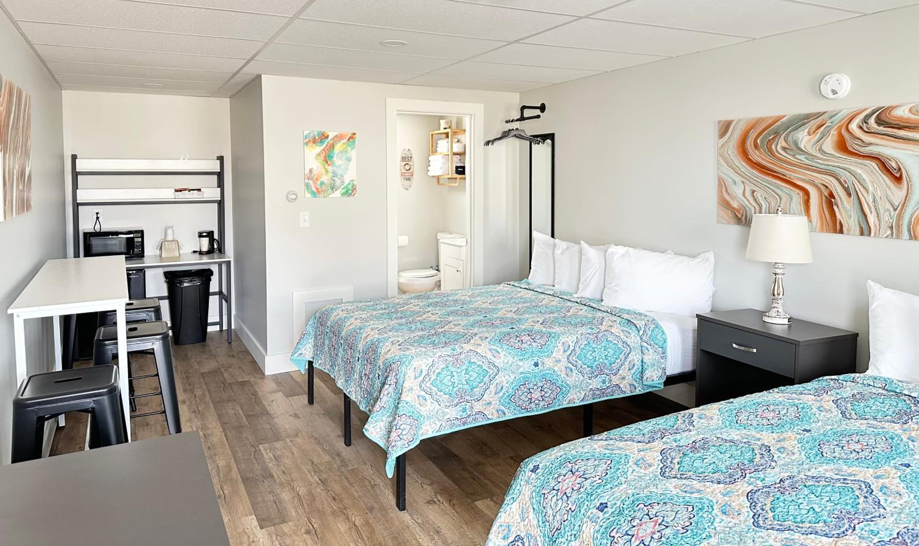 Abellona Inn & Suites