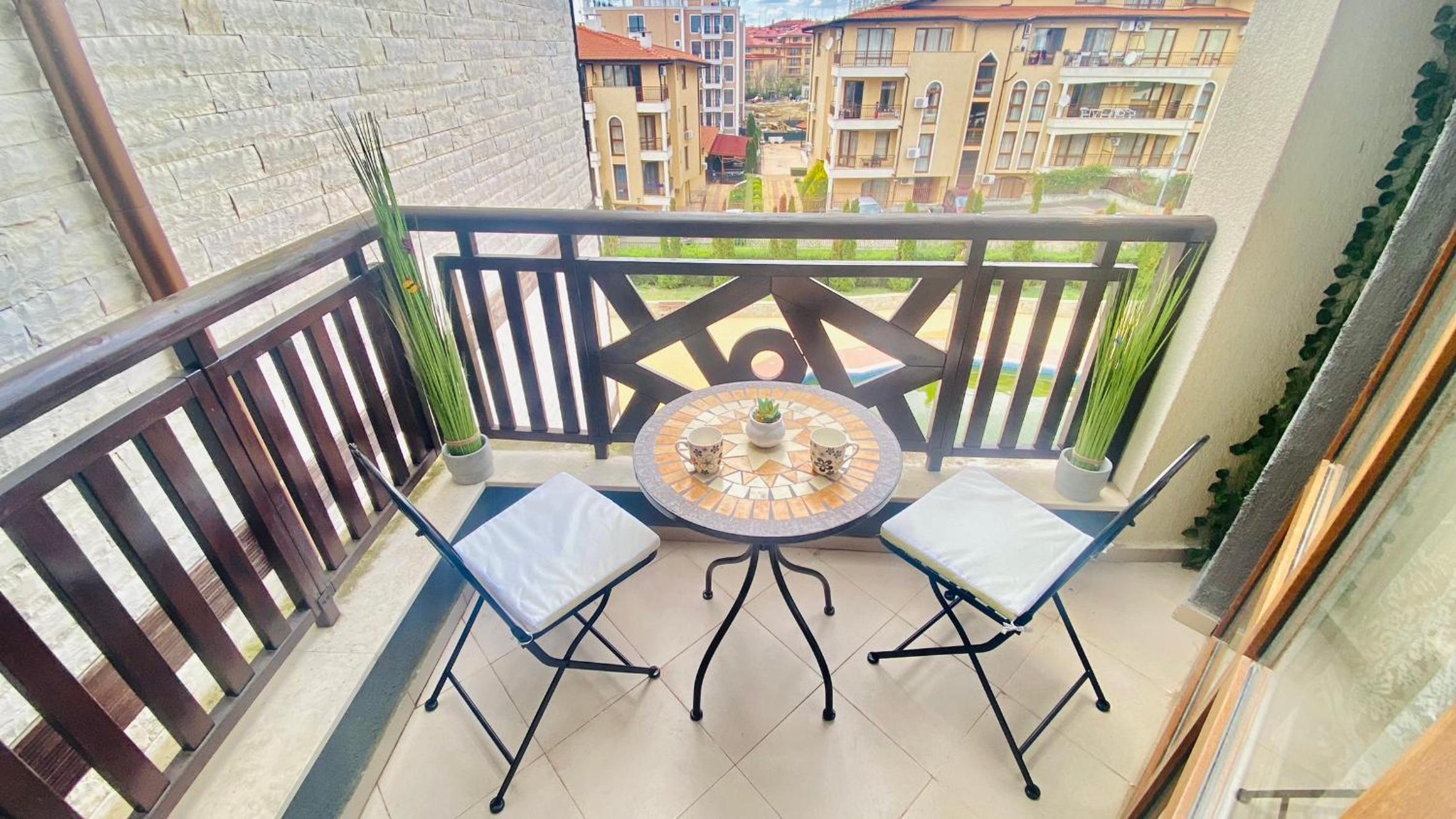 Bratanov Royal Palm Apartments