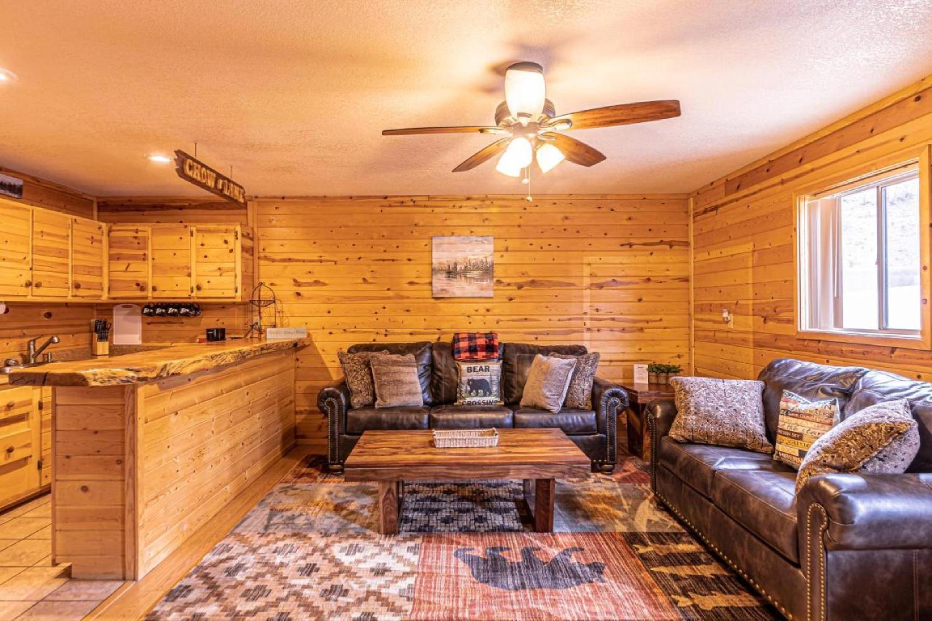 Cabin #6 Bobcat Bunkhouse - Pet Friendly - King Bed - Sleeps 4