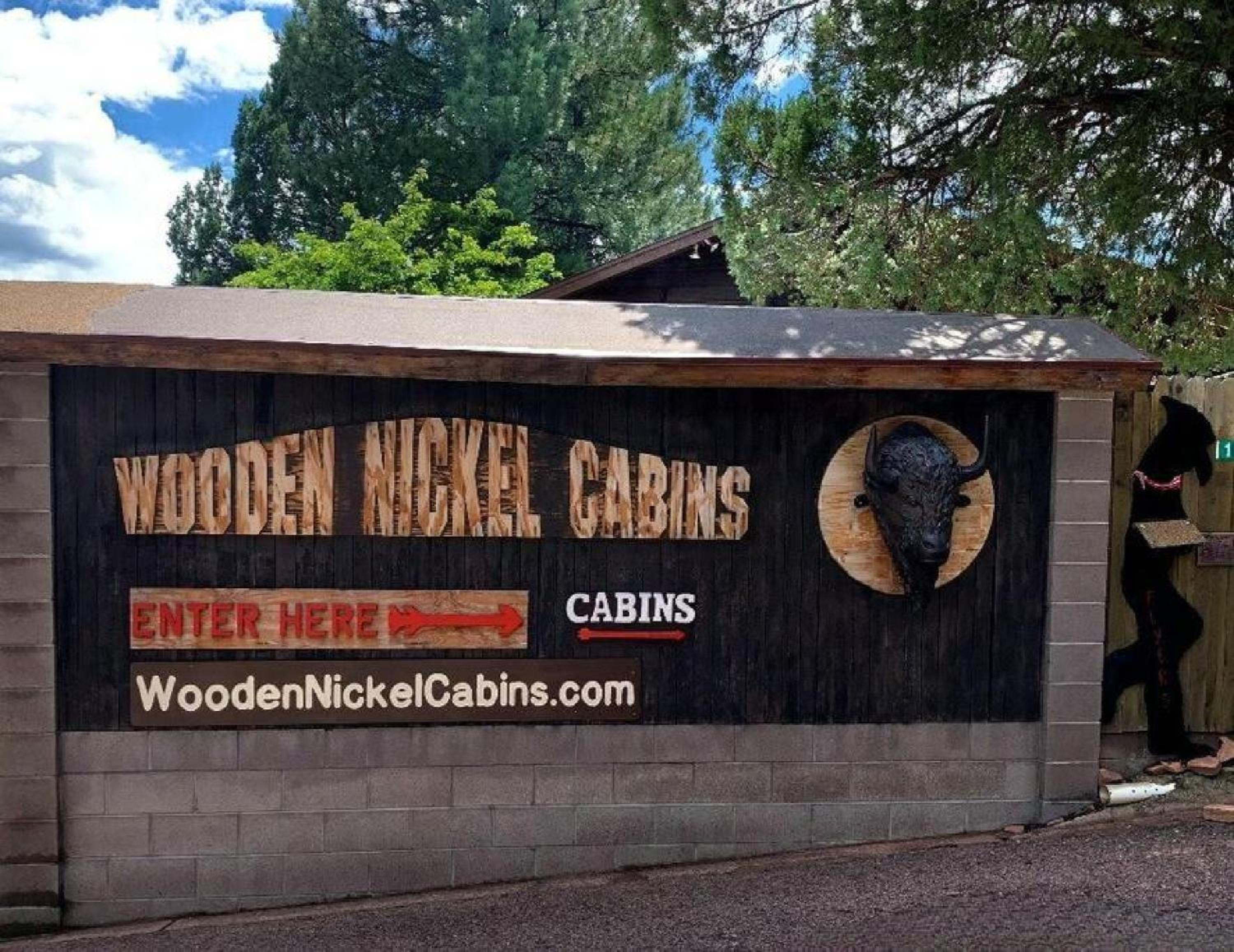 Cabin #6 Bobcat Bunkhouse - Pet Friendly - King Bed - Sleeps 4