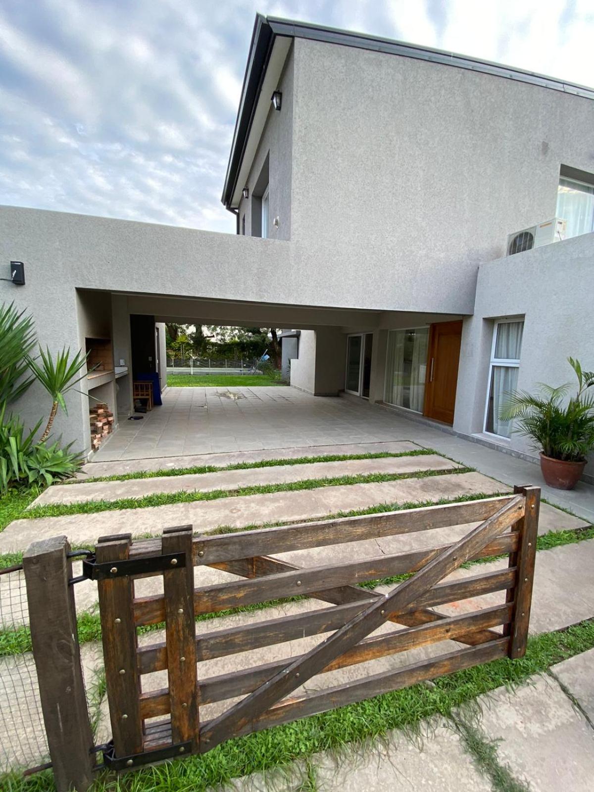 Hermosa Casa en Country a estrenar