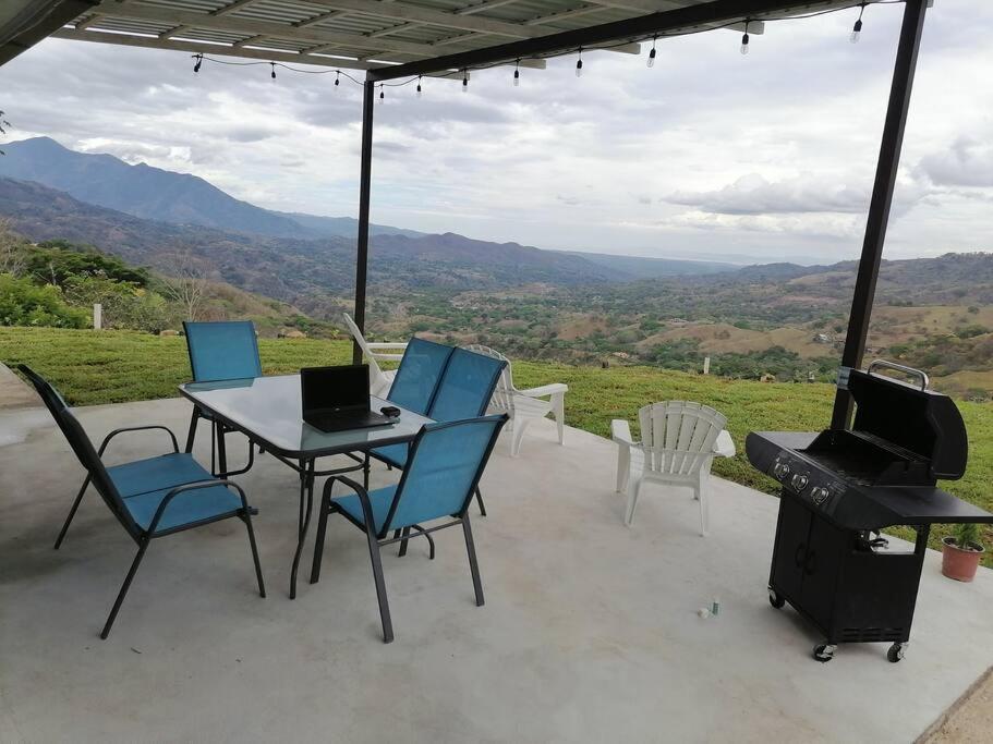 View Hills Atenas
