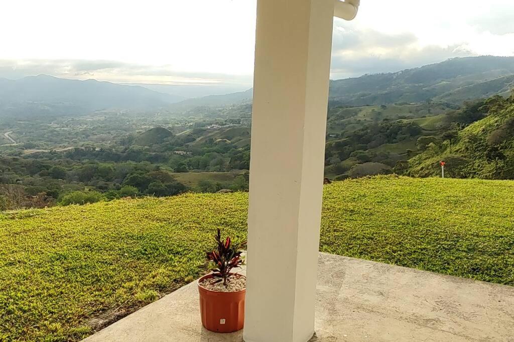 View Hills Atenas