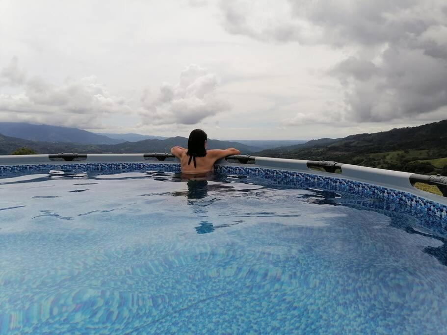 View Hills Atenas