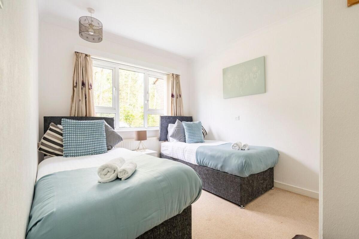 Spacious Home- Great transport links and location- Families- contractors- professionals view 4
