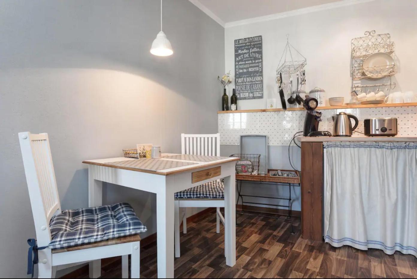 Pension Adele - Ruhig, direkt am Elberadweg & Badesee mit Balkon