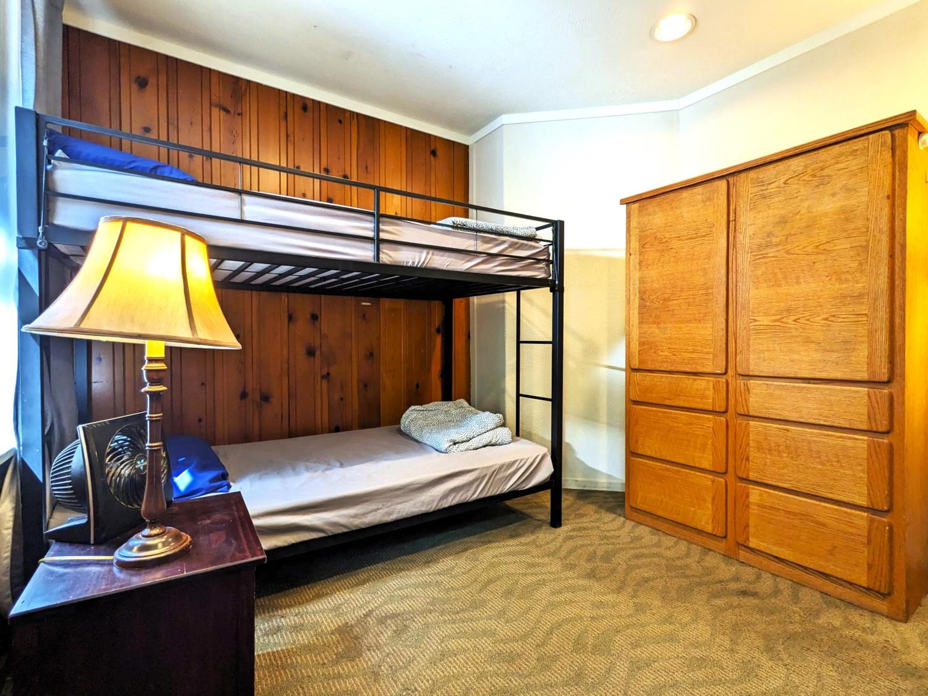Bunk & Brew Historic Lucas House - Hostel