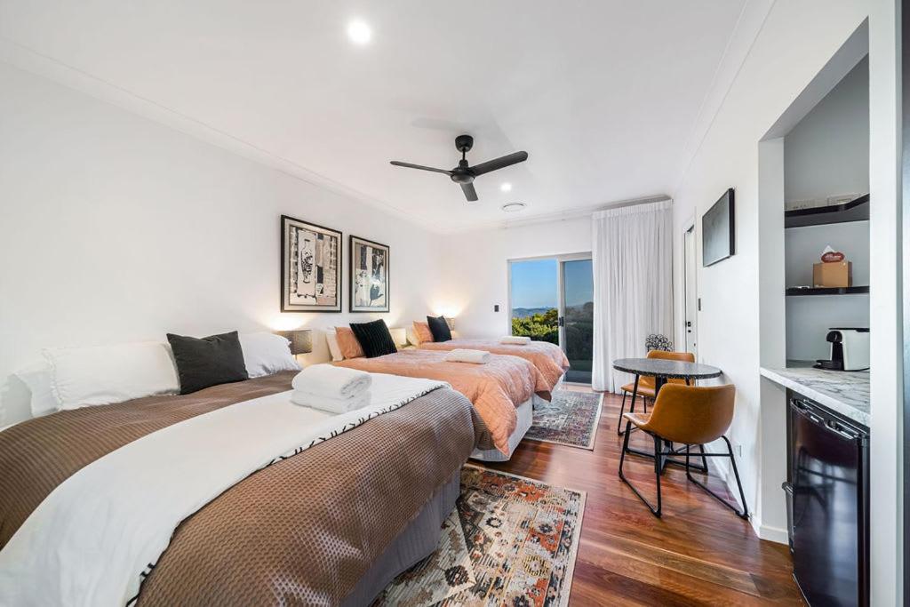 Ninderry Manor-Spectacular Hinterland retreat