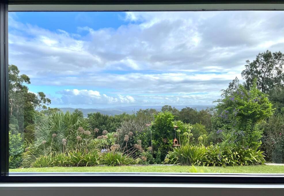 Ninderry Manor-Spectacular Hinterland retreat