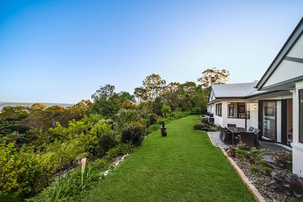 Ninderry Manor-Spectacular Hinterland retreat