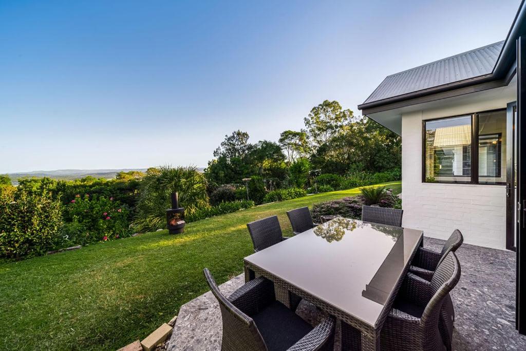 Ninderry Manor-Spectacular Hinterland retreat