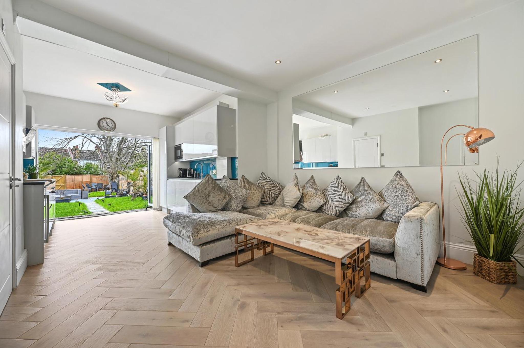 Wembley Luxury Residence- Opulence House