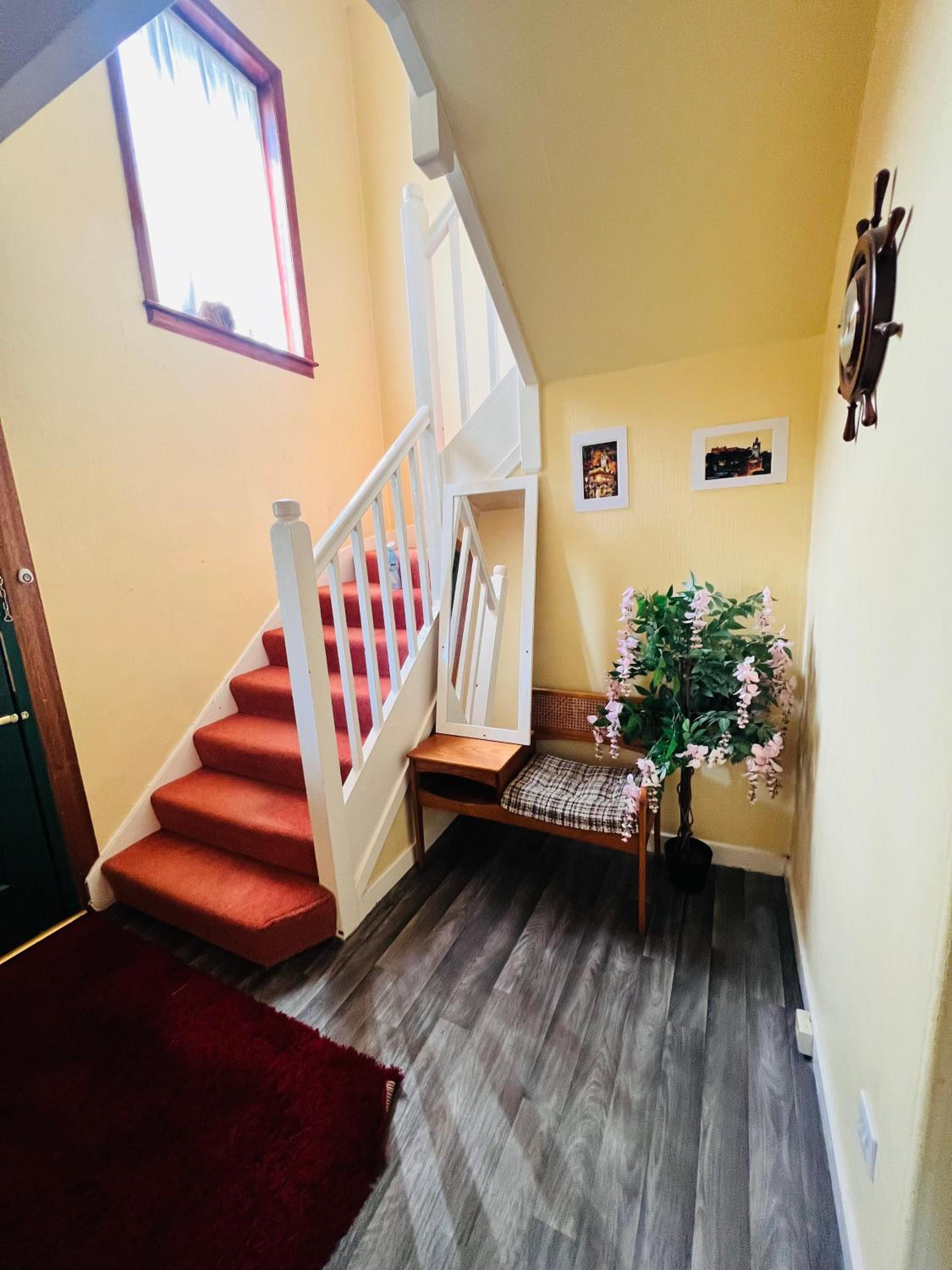 Park Road Holiday Home - Spacious 3 bedroom house with garden near Edinburgh view 3