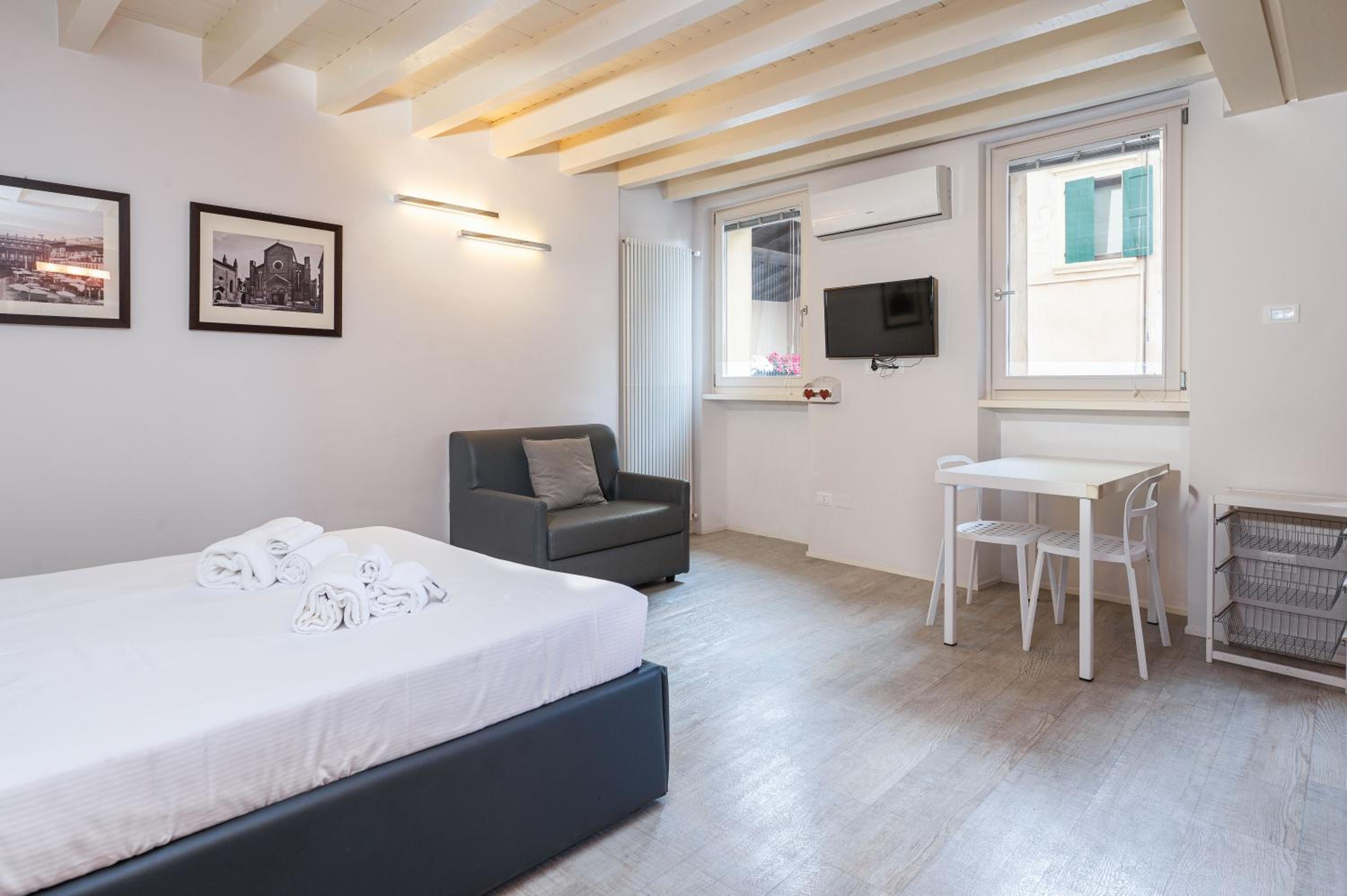 Vicolo Zini Apartments