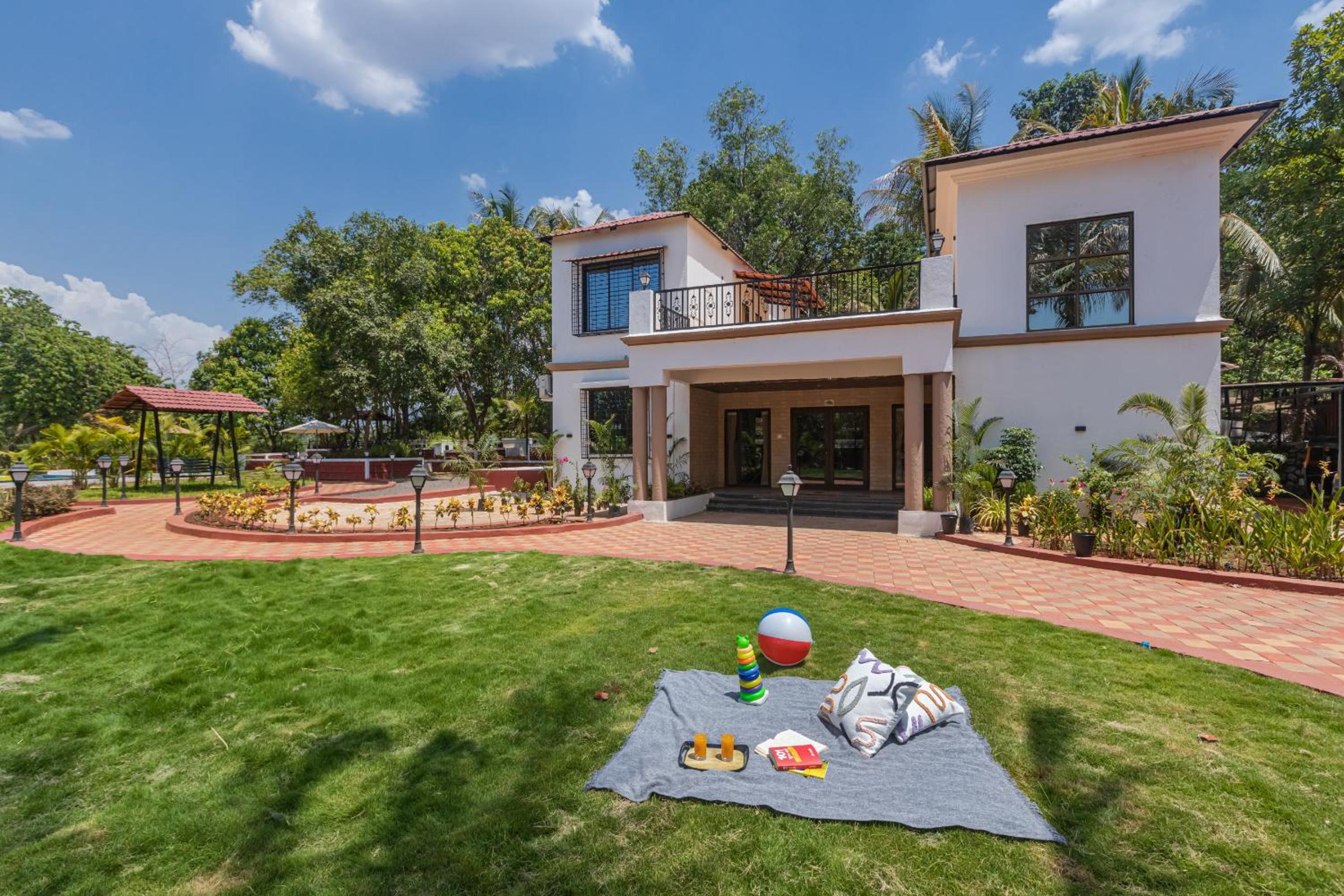 SaffronStays RiverFront Manor, 5-BDR pool villa by Pej River view 5
