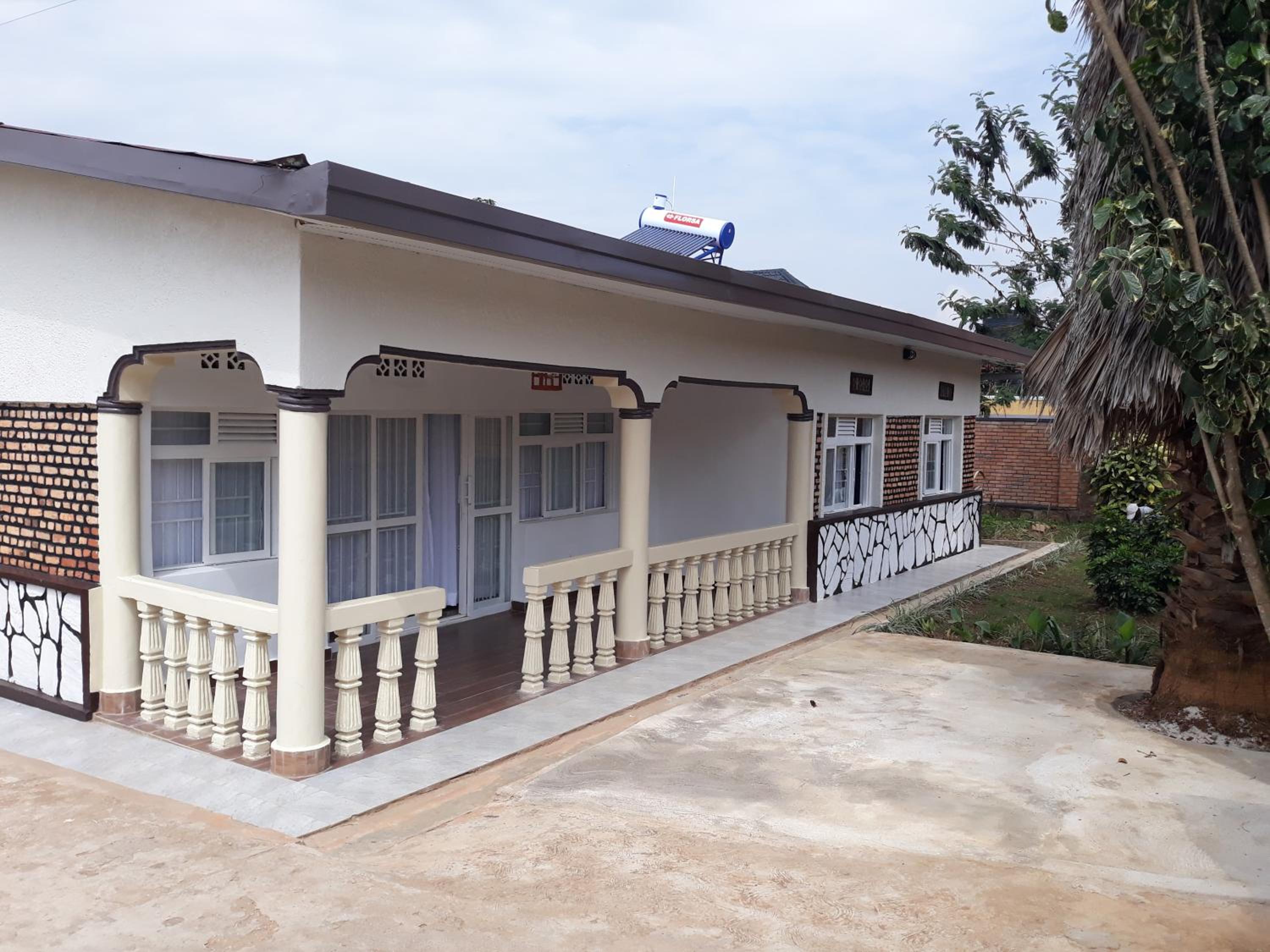 BIZI HOMES - ENTIRE HOUSE view 2