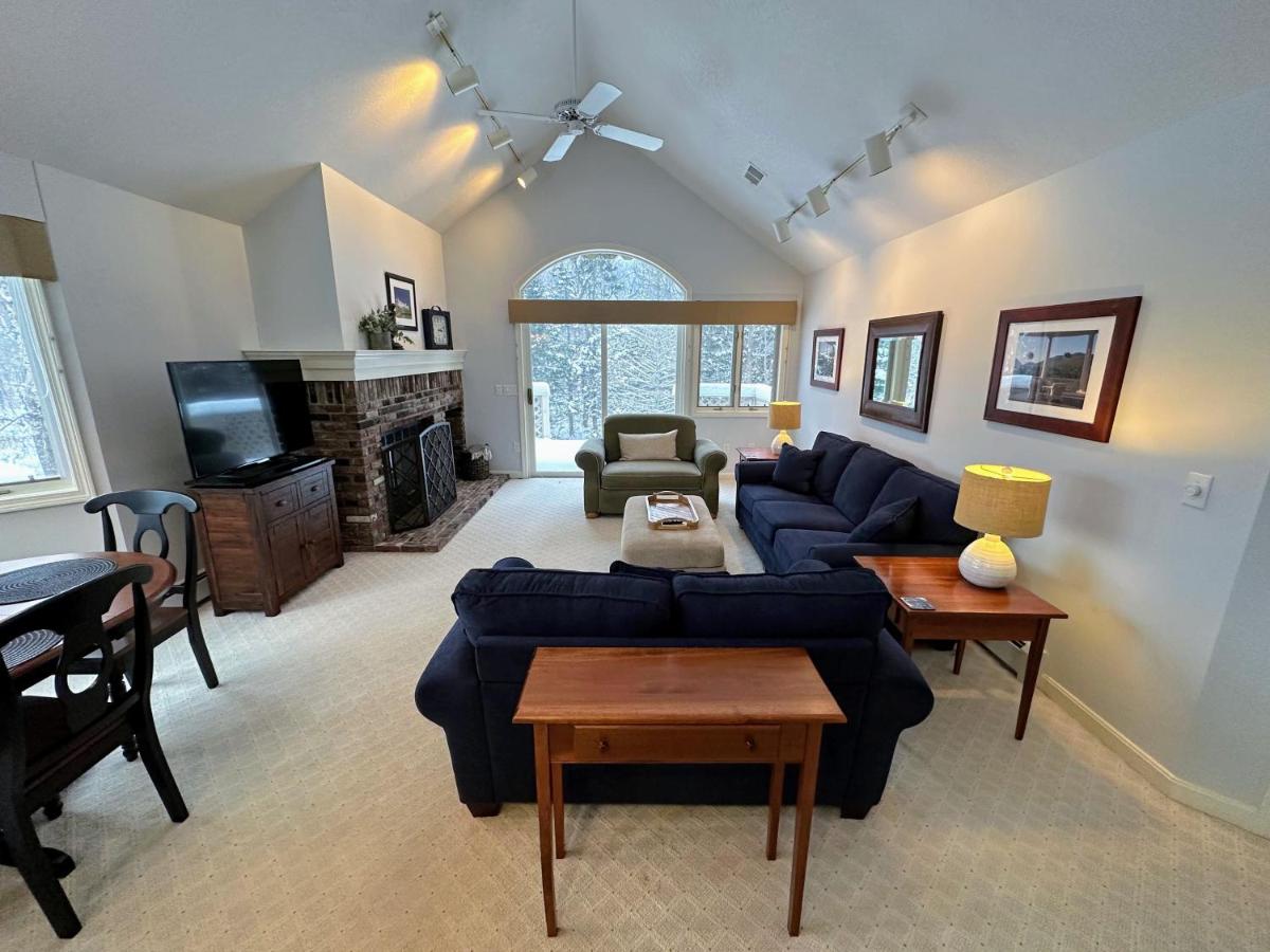 F43 Bretton Woods single level home on golf course, perfect to ski, stay, relax, play! view 3