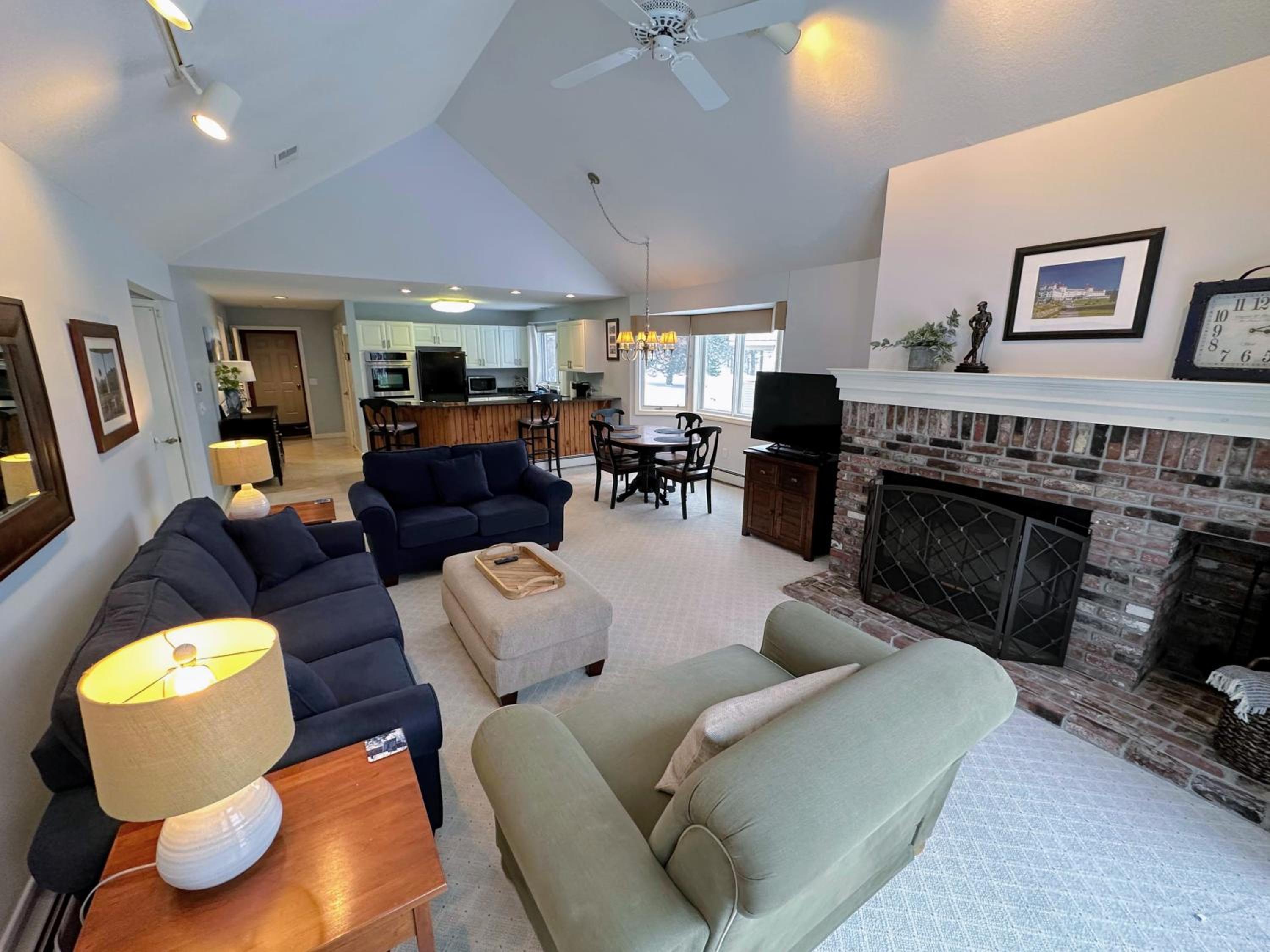F43 Bretton Woods single level home on golf course, perfect to ski, stay, relax, play! view 4