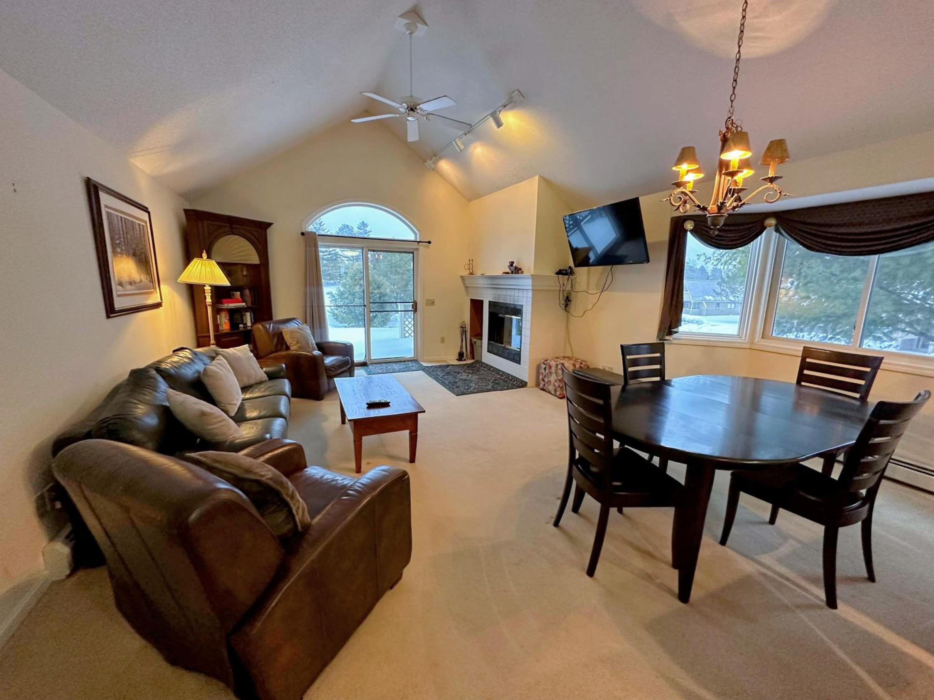 F22 Great location close to Bretton Woods Ski Area, Ice Castles, Mt Washington Hotel view 2