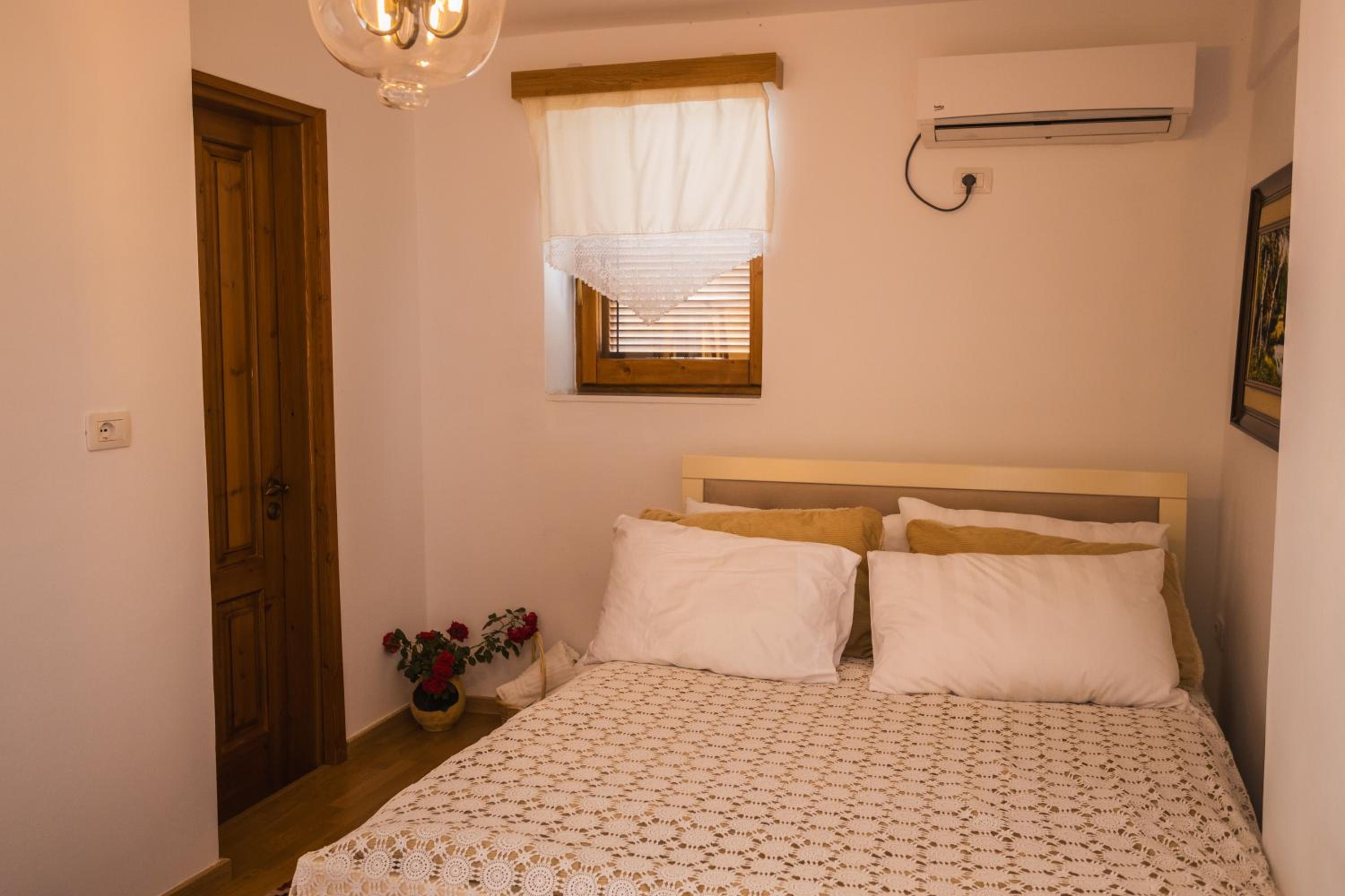 Villa Porta Qeparo