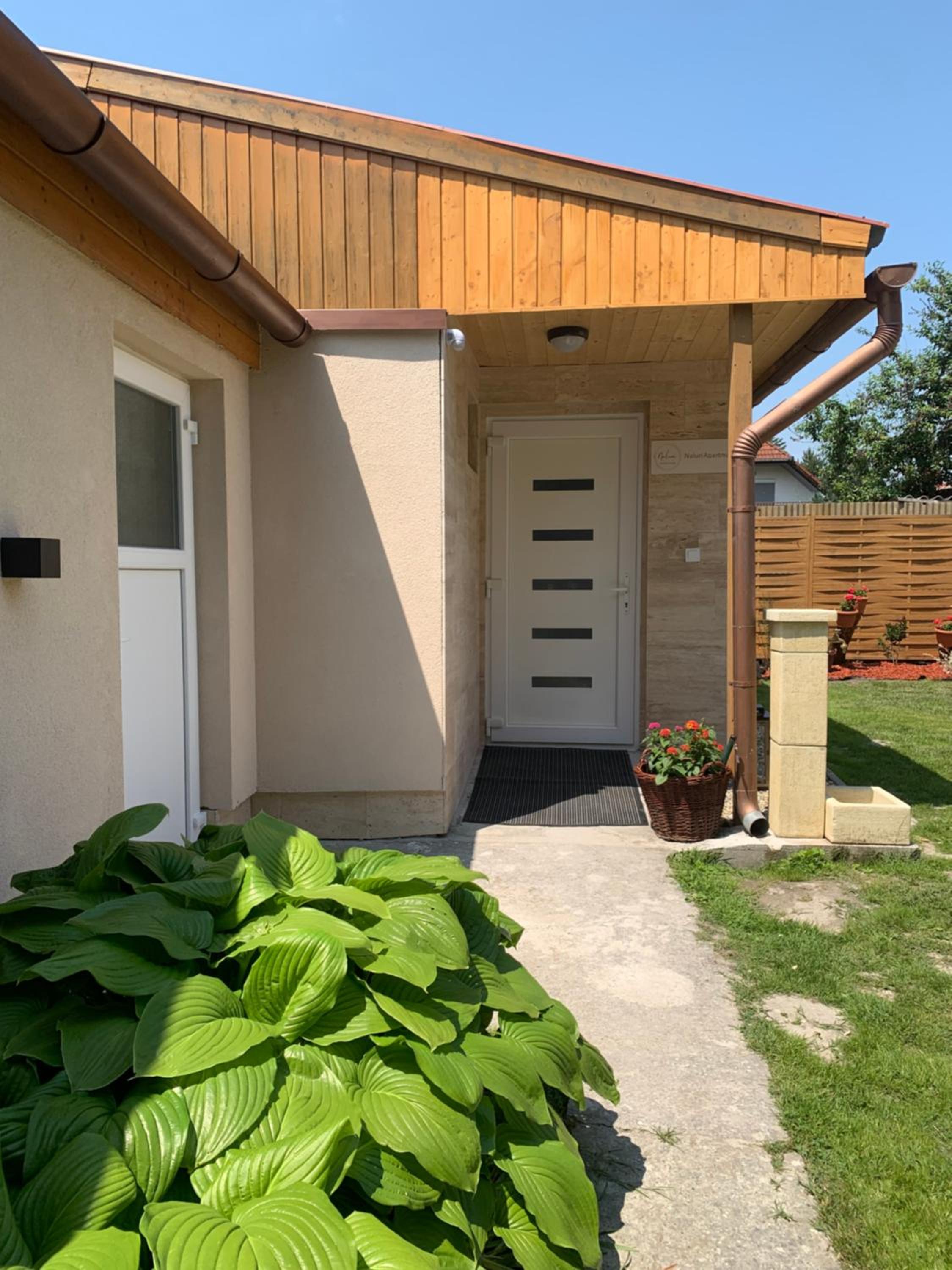 Naluri Apartman