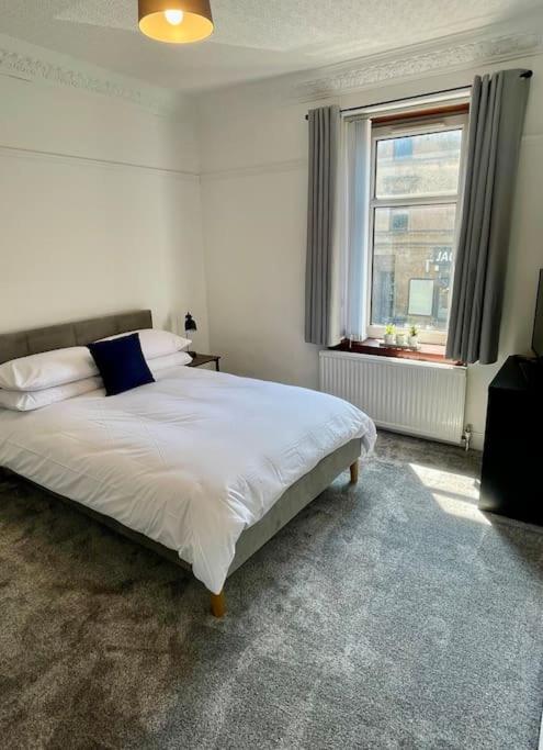 Large 2 bed near Glasgow Airport view 3