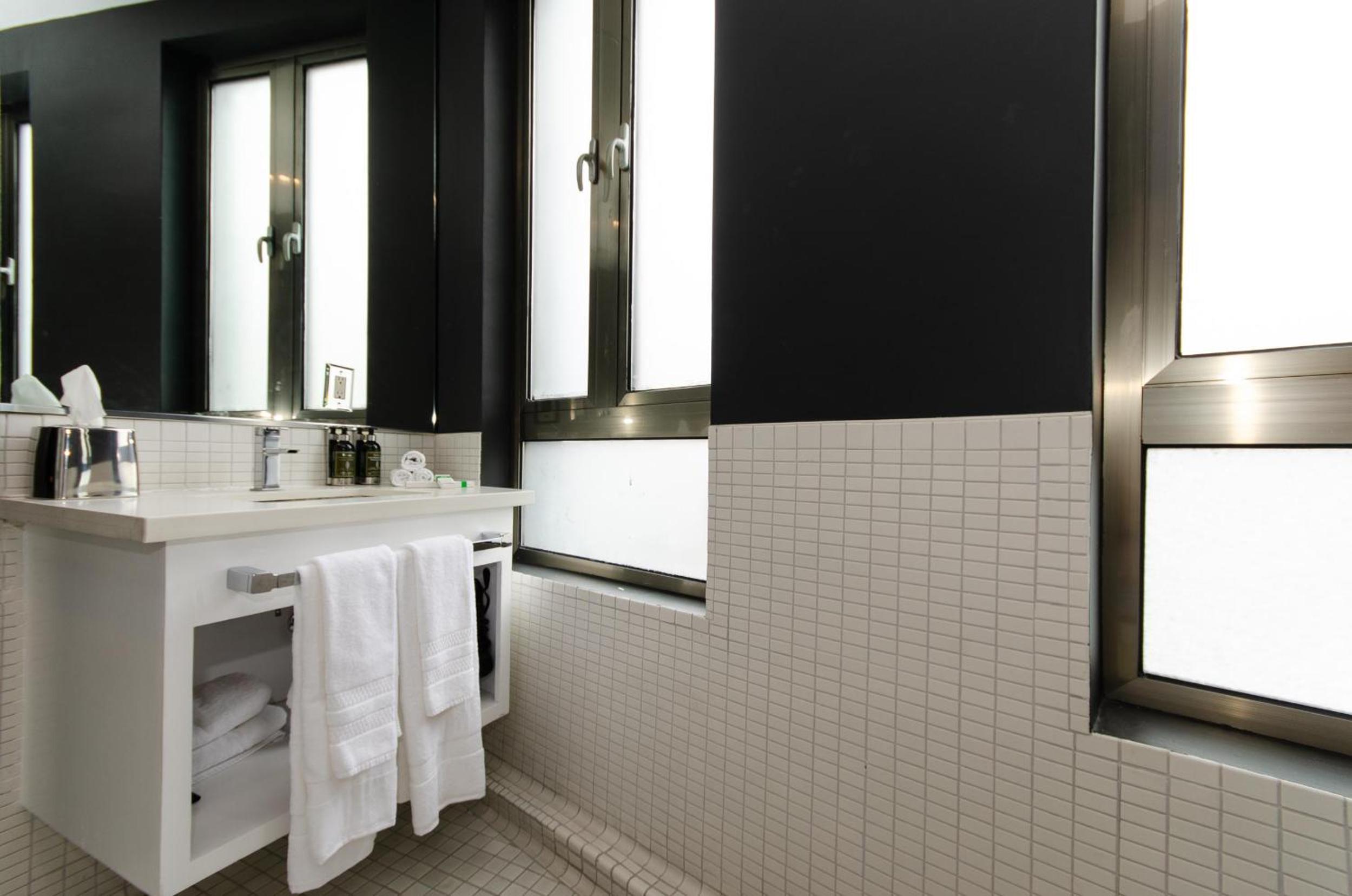 Los Angeles Vacations - Audemar Boutique Hotel and Apartment Homes - Property Image 2