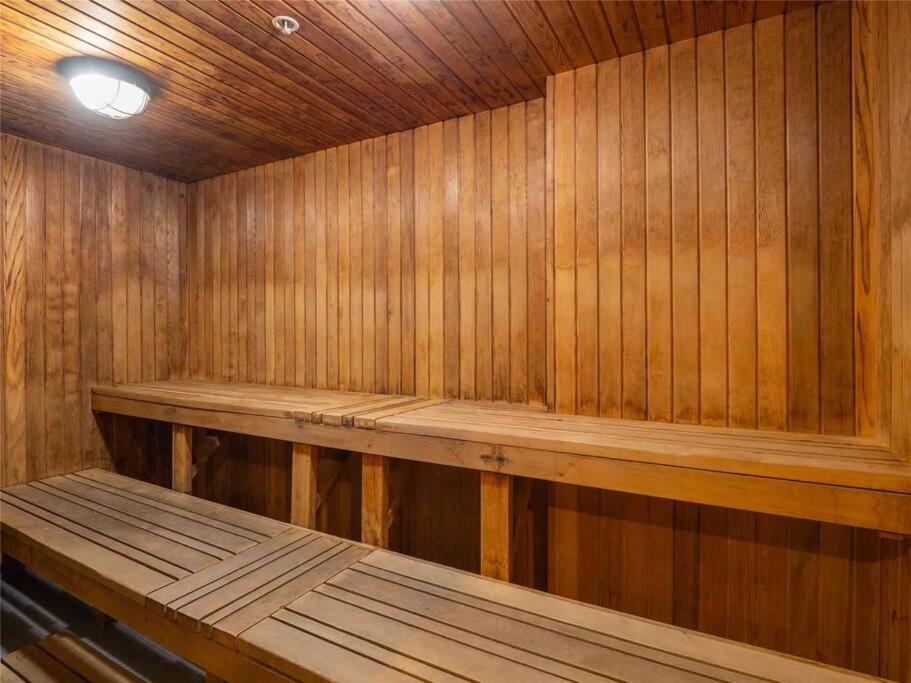 Lakeview Condo in Downtown with Free Parking.