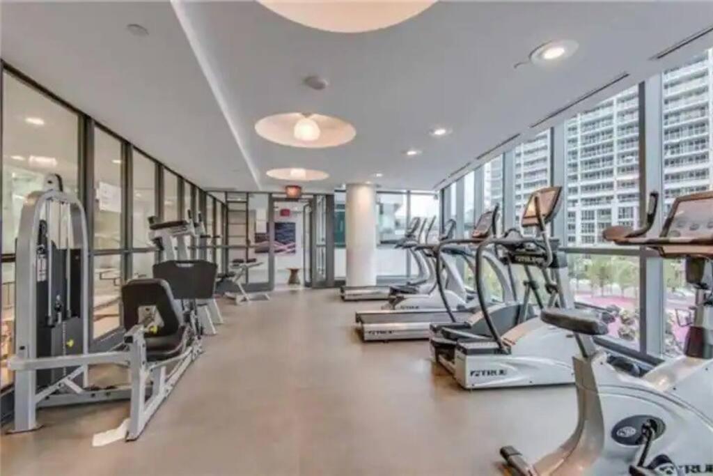 Lakeview Condo in Downtown with Free Parking.