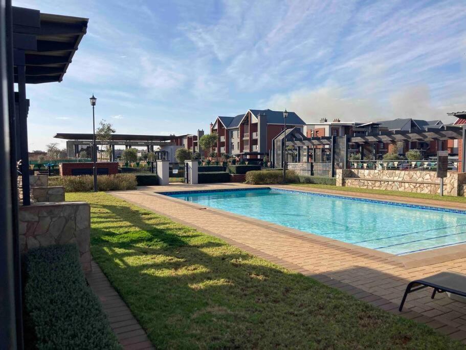 Luxury 1bed Serengeti OliveWood ORT Airport view 3